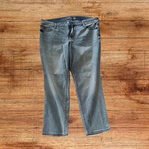 Old Navy. Barley worn. High rise power slim straight jeans.